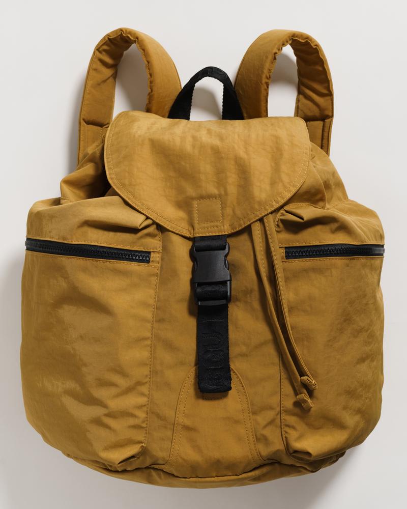baggu large sport backpack on LEO edit