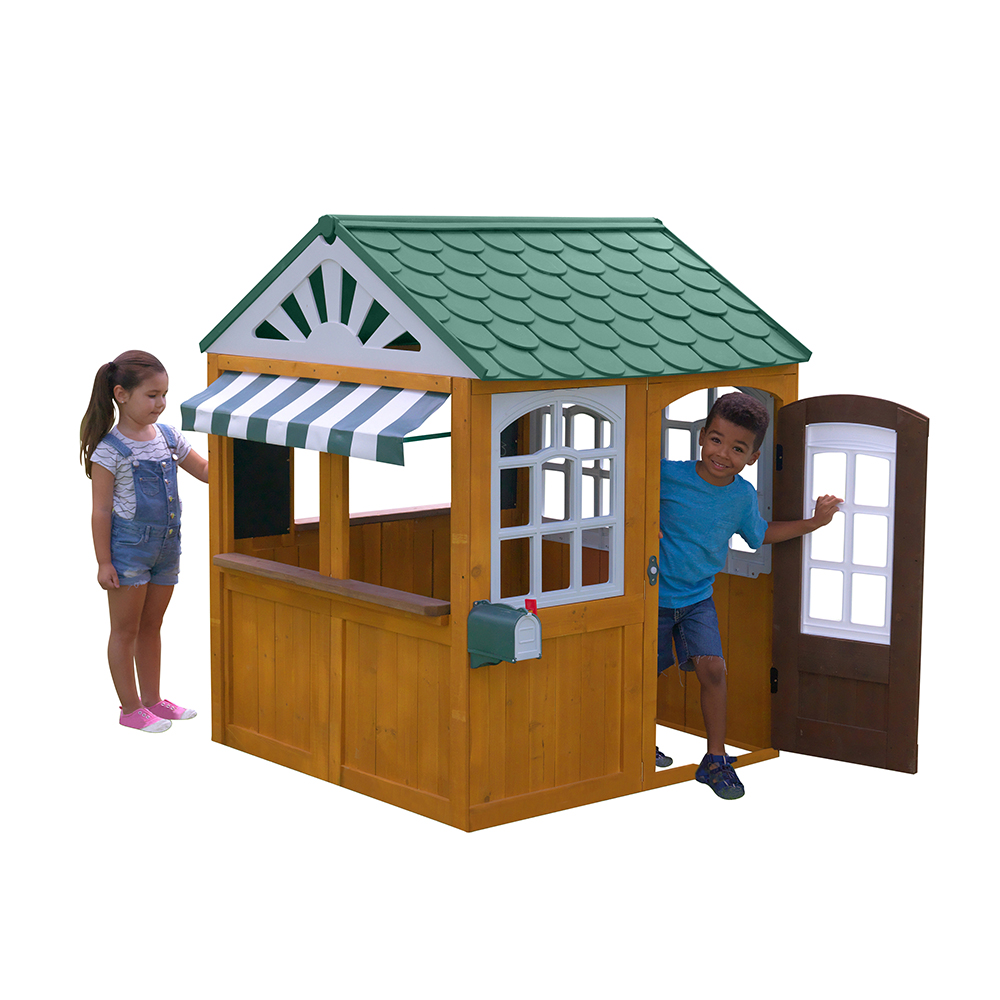 outdoor playhouse on LEO edit