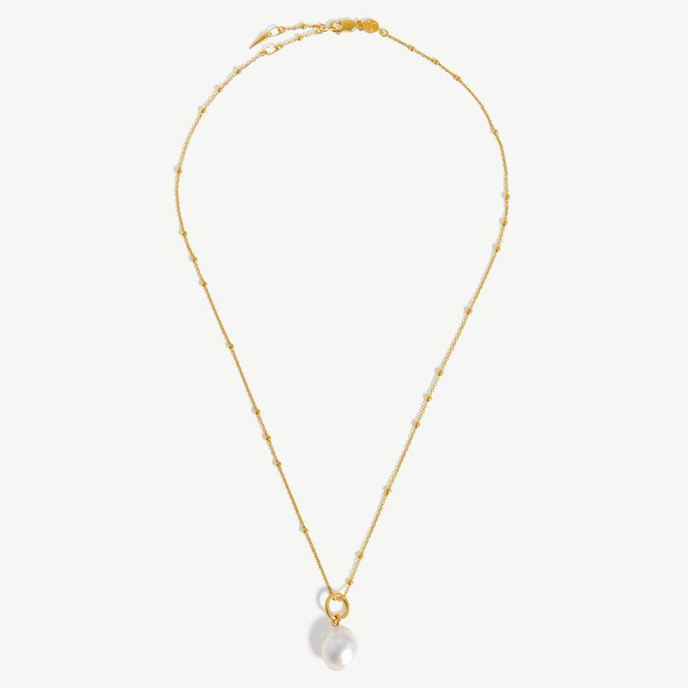 missoma baroque pearl chain necklace on LEO edit
